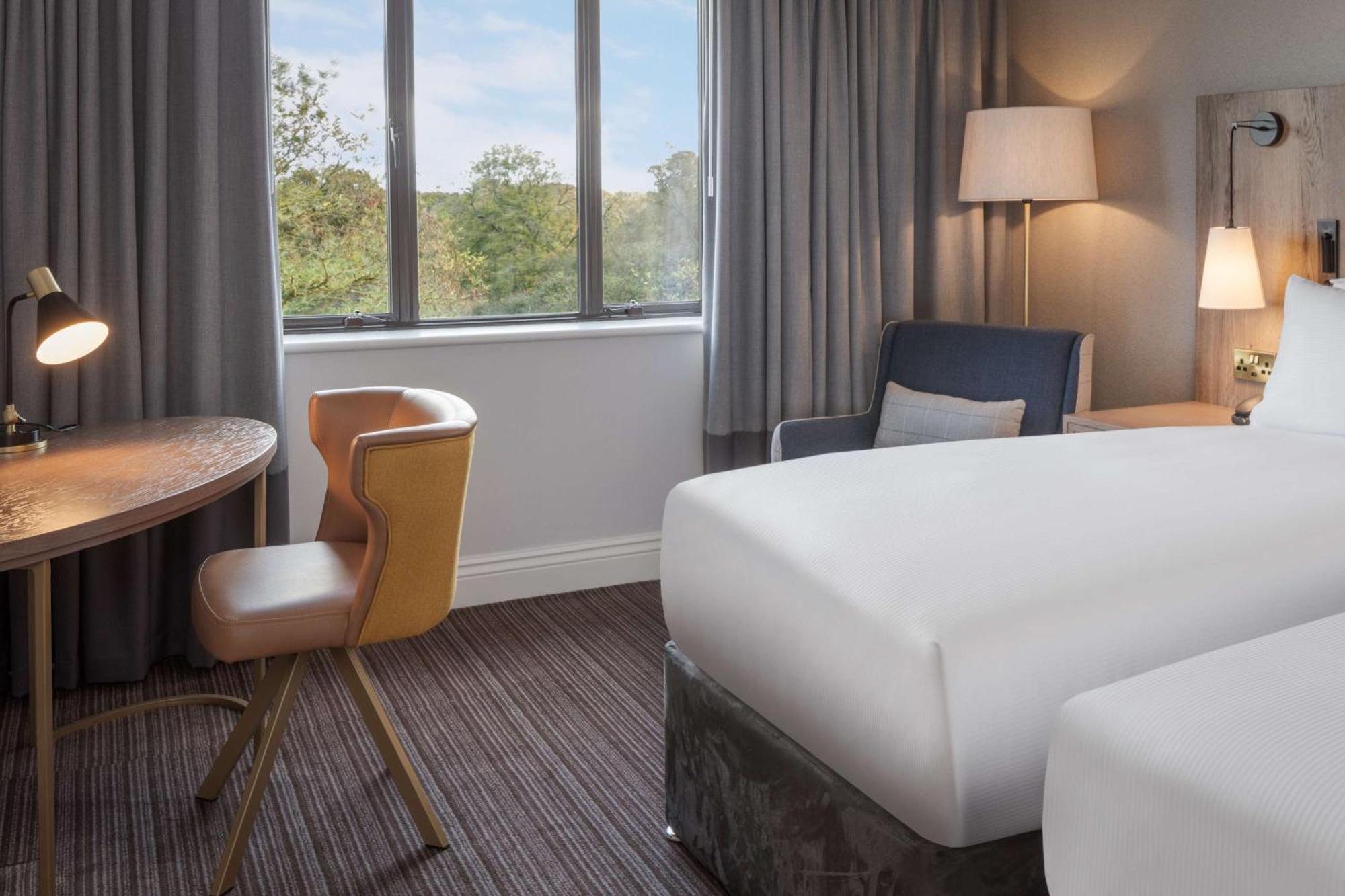 מלון טאים Doubletree By Hilton Oxford Belfry מראה חיצוני תמונה